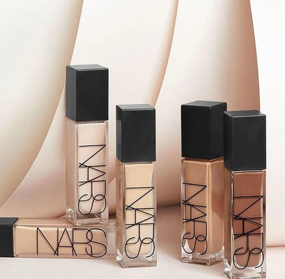 NARS  Natural Radiant Longwear Foundation - Light 4 Deauville